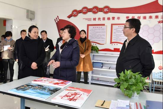 何伟实地调研党团活动室