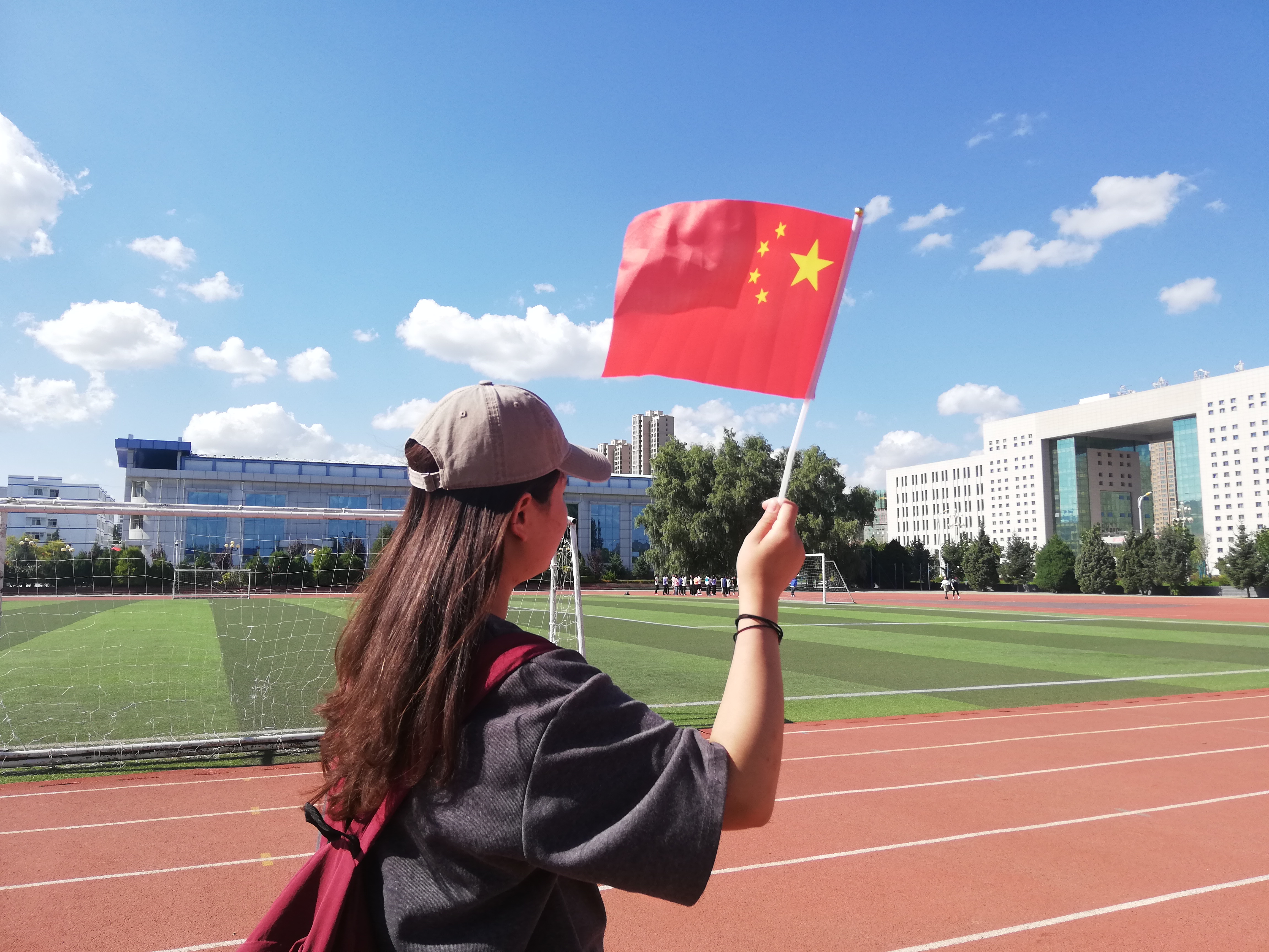 药学系党支部顺利开展庆祝新中国成立七十周年系列活动之二"与国旗